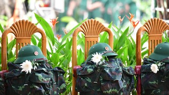 Người dân TPHCM sẽ cầm hoa trắng tiễn đưa các liệt sĩ về nơi an nghỉ cuối cùng