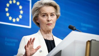 Chủ tịch Ủy ban châu Âu Ursula von der Leyen phát biểu tại Brussels, Bỉ. Ảnh: Bloomberg.