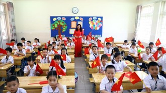 Một tiết học của lớp 1C trường Tiểu học Trung Yên (Hà Nội). Ảnh tư liệu: Huy Hùng/TTXVN.