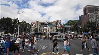 Người dân di chuyển trên đường phố thủ đô Caracas, Venezuela ngày 31/12/2025. Ảnh: THX/TTXVN.