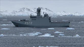 Tàu Hải quân Hoàng gia Đan Mạch tuần tra quanh đảo Greenland ngày 16/3/2025