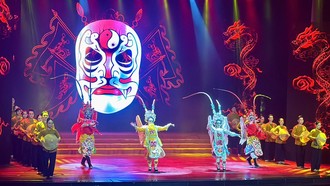 Sân khấu TP Hồ Chí Minh với nhiều tác phẩm rực rỡ sắc màu chuẩn bị cho dịp Tết Bính Ngọ.