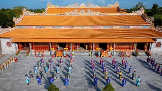 Lễ Thiết triều Nguyên đán triều Nguyễn được tái hiện tại Đại triều Điện Thái Hòa, Đại Nội Huế.