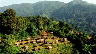 Kho lúa của người Xơ Đăng trên sườn núi Ngọc Linh.