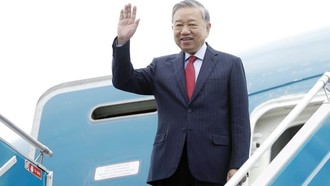 Tổng Bí thư Tô Lâm rời Hà Nội, lên đường tham dự cuộc họp khai mạc Hội đồng Hòa bình về Gaza. Ảnh: Thống Nhất/TTXVN.