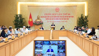 Thủ tướng Phạm Minh Chính chủ trì phiên họp lần thứ 32 của Ban Chỉ đạo quốc gia chống khai thác hải sản bất hợp pháp, không báo cáo và không theo quy định (IUU). Ảnh: VGP/Nhật Bắc.