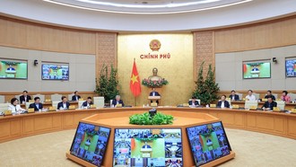 Thủ tướng nhấn mạnh, kiên định mục tiêu thúc đẩy tăng trưởng từ 10% trở lên, giữ vững ổn định kinh tế vĩ mô, kiểm soát lạm phát và bảo đảm các cân đối lớn của nền kinh tế. Ảnh: VGP/Nhật Bắc.