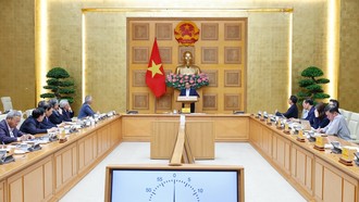 Thủ tướng Phạm Minh Chính chủ trì cuộc họp với Hội đồng Tư vấn chính sách ngày 7/3. Ảnh: VGP/Nhật Bắc.