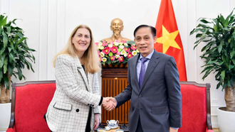 Bộ trưởng Bộ Ngoại giao Lê Hoài Trung đã tiếp bà Helene Budliger Artieda, Quốc Vụ khanh Bộ Kinh tế, Giáo dục và Nghiên cứu Thụy Sĩ. 