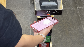 Người dân TP.HCM tìm cách "vượt bão" giá xăng dầu, gas tăng cao