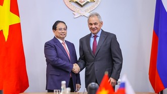 Thủ tướng Chính phủ Phạm Minh Chính gặp Thư ký Hội đồng An ninh Liên bang Nga Sergey Shoigu. Ảnh: VGP/Nhật Bắc.