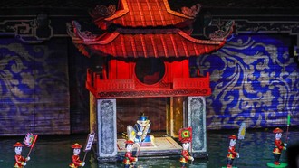 Nghệ thuật múa rối nước truyền thống được biểu diễn tại Nhà hát múa rối Việt Nam. Ảnh: Khánh Hòa/TTXVN.