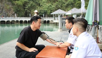 Quảng Ninh triển khai tổ y tế thường trực trên vịnh Hạ Long