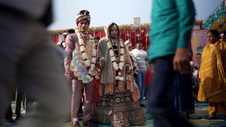 Chú rể Anamika cùng cô dâu Upadhayay.