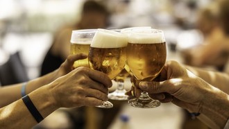 Giải mã cơ chế “vui trước buồn sau” của rượu bia