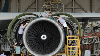 Vietnam Airlines đầu tư công nghệ, nâng cao chất lượng đào tạo nhân lực và hoàn thiện quy trình vận hành theo chuẩn quốc tế.