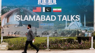 Pano thông báo về cuộc đàm phán Mỹ và Iran nhằm chấm dứt xung đột Trung Đông, tại Islamabad, Pakistan.