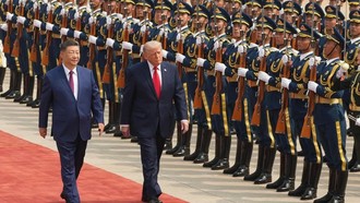 Chủ tịch Trung Quốc Tập Cận Bình và Tổng thống Mỹ Donald Trump trong lễ đón ở Bắc Kinh ngày 14/5/2026.