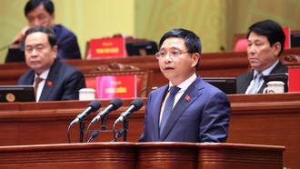 Đồng chí Nguyễn Văn Thắng, Ủy viên Trung ương Đảng, Bí thư Đảng ủy, Bộ trưởng Bộ Tài chính, trình bày tham luận “Hoàn thiện thể chế, pháp luật về huy động, sử dụng nguồn lực tài chính đáp ứng yêu cầu phát triển đất nước nhanh và bền vững”.