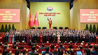 Ban Chấp hành Trung ương khóa XIV ra mắt Đại hội.