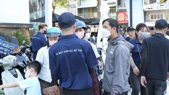 Sự kiện “Đổi xăng lấy điện - Cùng VinFast kiến tạo tương lai xanh” thu hút đông đảo người dân ngay từ ngày đầu.