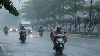 Khu vực Bắc Bộ và Thanh Hóa có mưa rào và dông rải rác, cục bộ có nơi mưa to.