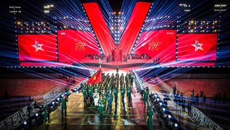 Hơn 50.000 khán giả có mặt tại Sân vận động quốc gia Mỹ Đình thưởng thức chương trình “Tổ quốc trong tim”. 