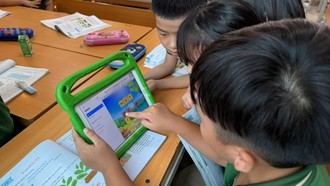 Học sinh tiểu học học tập cùng Al. (Ảnh minh họa)