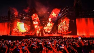 Chương trình Concert “Tổ quốc trong tim” do Báo Nhân Dân phối hợp Ủy ban nhân dân thành phố Hà Nội tổ chức không chỉ mang đến những màn trình diễn hoành tráng, mà còn khơi dậy niềm tự hào, tình yêu đất nước.