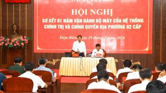 Đồng chí Lê Văn Lương, Chủ tịch Ủy ban nhân dân tỉnh Điện Biên ghi nhận các kiến nghị của các xã trong vận hành chính quyền địa phương hai cấp.