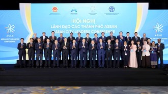 Các đại biểu dự Hội nghị Lãnh đạo các thành phố ASEAN trong khuôn khổ Diễn đàn Tương lai ASEAN lần thứ ba. 