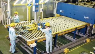 Dây chuyền sản xuất tiên tiến, hiện đại tại nhà máy của Công ty Euro window. 