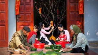 Đối với người Việt, Tết Nguyên đán là dịp mọi người trong gia đình sum vầy bên nhau, tận hưởng niềm vui đoàn viên. (Ảnh minh họa)