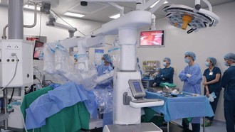 Robot Toumai không thay thế bác sĩ mà đóng vai trò như “cánh tay nối dài”, giúp bác sĩ quan sát rõ hơn, thao tác chính xác hơn ở những vị trí sâu và hẹp, từ đó góp phần giảm sang chấn và hỗ trợ người bệnh hồi phục nhanh hơn.