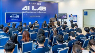 Sinh viên Khoa Công nghệ thông tin, Trường đại học Thăng Long học tập tại Al Lab ở Trung tâm Đổi mới sáng tạo quốc gia cơ sở Hòa Lạc. 