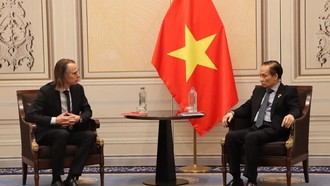 Bộ trưởng Ngoại giao Lê Hoài Trung tiếp Phó Tổng Thư ký Đảng Lao động Bỉ Benjamin Pestieau