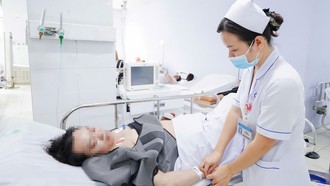Để đảm bảo công tác khám chữa bệnh xuyên suốt trong tết, các bệnh viện tại Thành phố Hồ Chí Minh duy trì các kíp trực 24/24 giờ.