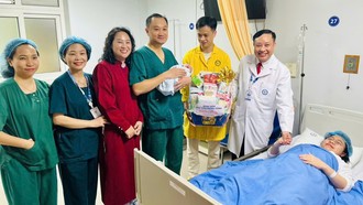 "Công dân nhí" đầu tiên chào đời đêm Giao thừa Bính Ngọ tại Thủ đô