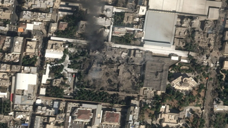 Hình ảnh vệ tinh cho thấy khói đen bốc lên và thiệt hại nặng nề tại khu nhà của Lãnh tụ tối cao Iran Ayatollah Ali Khamenei, sau các cuộc tấn công của Mỹ và Israel nhằm vào Iran hôm 28/2/2026. Ảnh: NYT