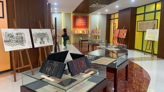Trưng bày Châu bản và Mộc bản tại Không gian giới thiệu Di sản tư liệu thế giới của Việt Nam và tài liệu lưu trữ quốc gia tiêu biểu (12 Đào Tấn, Giảng Võ, Hà Nội). Ảnh: Ngày Nay