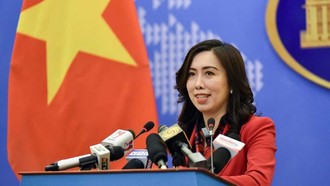 Thứ trưởng Bộ Ngoại giao Lê Thị Thu Hằng trả lời các cơ quan báo chí. Ảnh: An Đăng