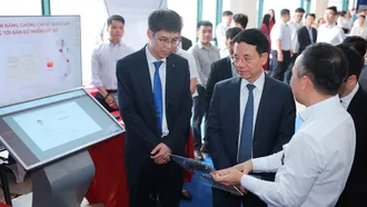 Lấy dữ liệu làm trung tâm, công nghệ làm công cụ