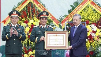 Tổng Bí thư, Chủ tịch nước Tô Lâm trao Danh hiệu Anh hùng Lực lượng vũ trang nhân dân tặng Quân khu 1