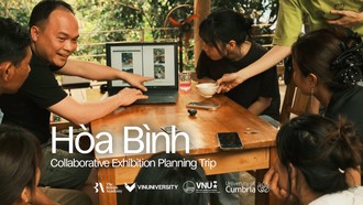 TS. Trần Hoài và các cộng tác viên thuộc dự án "Du lịch ngoài trời và những biến đổi trong câu chuyện văn hóa của các cộng đồng dân tộc thiểu số Việt Nam". Ảnh: NVCC