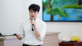 Nhà nghiên cứu, dịch giả Phạm Minh Quân hiện đang giảng dạy tại Trường Khoa học Liên ngành và Nghệ thuật, ĐHQGHN. Ảnh: NVCC