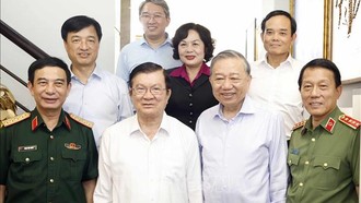 Tổng Bí thư, Chủ tịch nước Tô Lâm cùng Đoàn công tác Trung ương đến thăm nguyên Chủ tịch nước Trương Tấn Sang. Ảnh: Thống Nhất/TTXVN