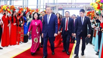Các đồng chí lãnh đạo Đảng và Nhà nước tham dự Lễ khai mạc trọng thể Đại hội đại biểu toàn quốc MTTQ Việt Nam lần thứ XI