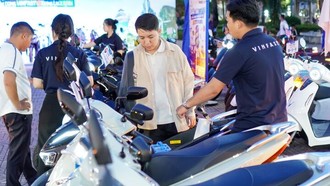 Bộ đôi Evo và Evo Lite hút khách tại sự kiện Đổi xăng lấy điện: Giá trong tầm tay, đổi pin chỉ 1 phút