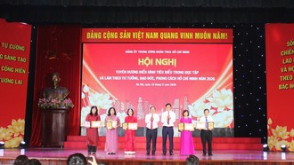 Ban Thường vụ Đảng ủy Trung ương Đoàn tuyên dương 5 tập thể và 37 cá nhân có thành tích xuất sắc nhất trong năm 2025.