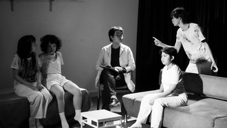 Lê Thị Ngọc Phụng trong một cảnh diễn thuộc vở "4. 48 Psychosis (2023). Ảnh: QSTLBĐ